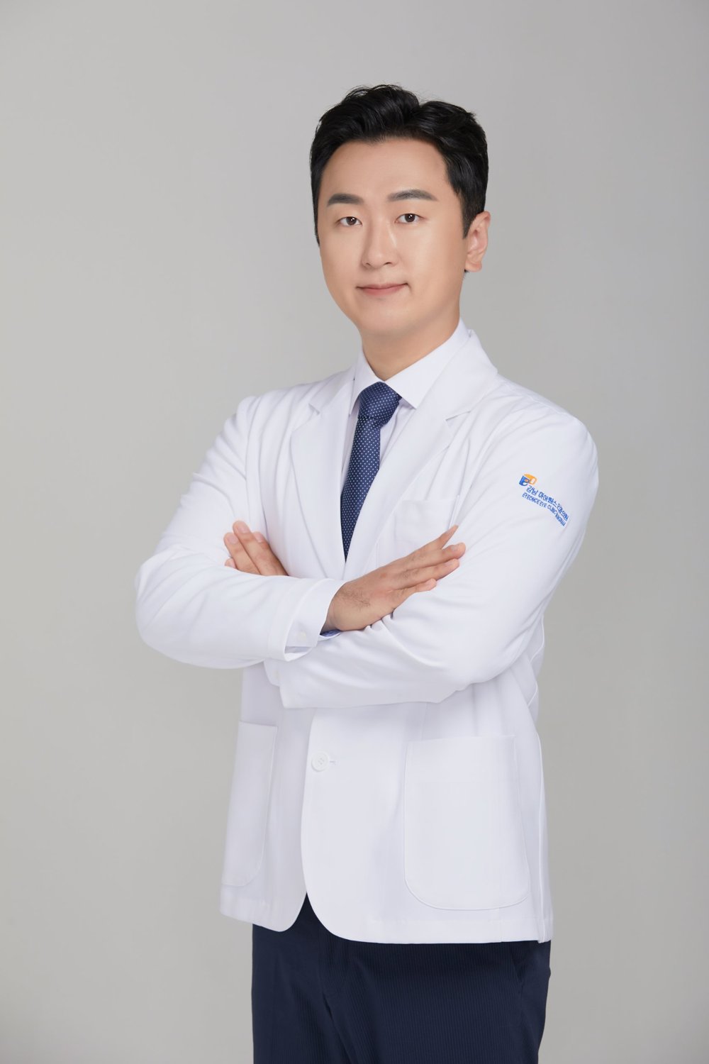 Dr. Dong Won Paik, Medical Director of EYEONCE Eye Clinic Gangnam